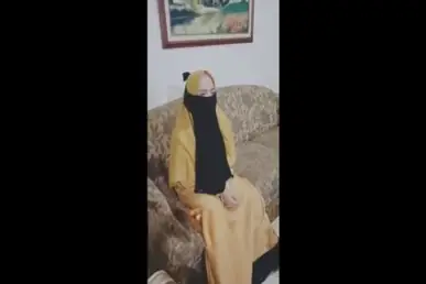 Bokep Indo Ukhti Jilbab Warna Kuning Ceria Menggoda Viral HD 2025